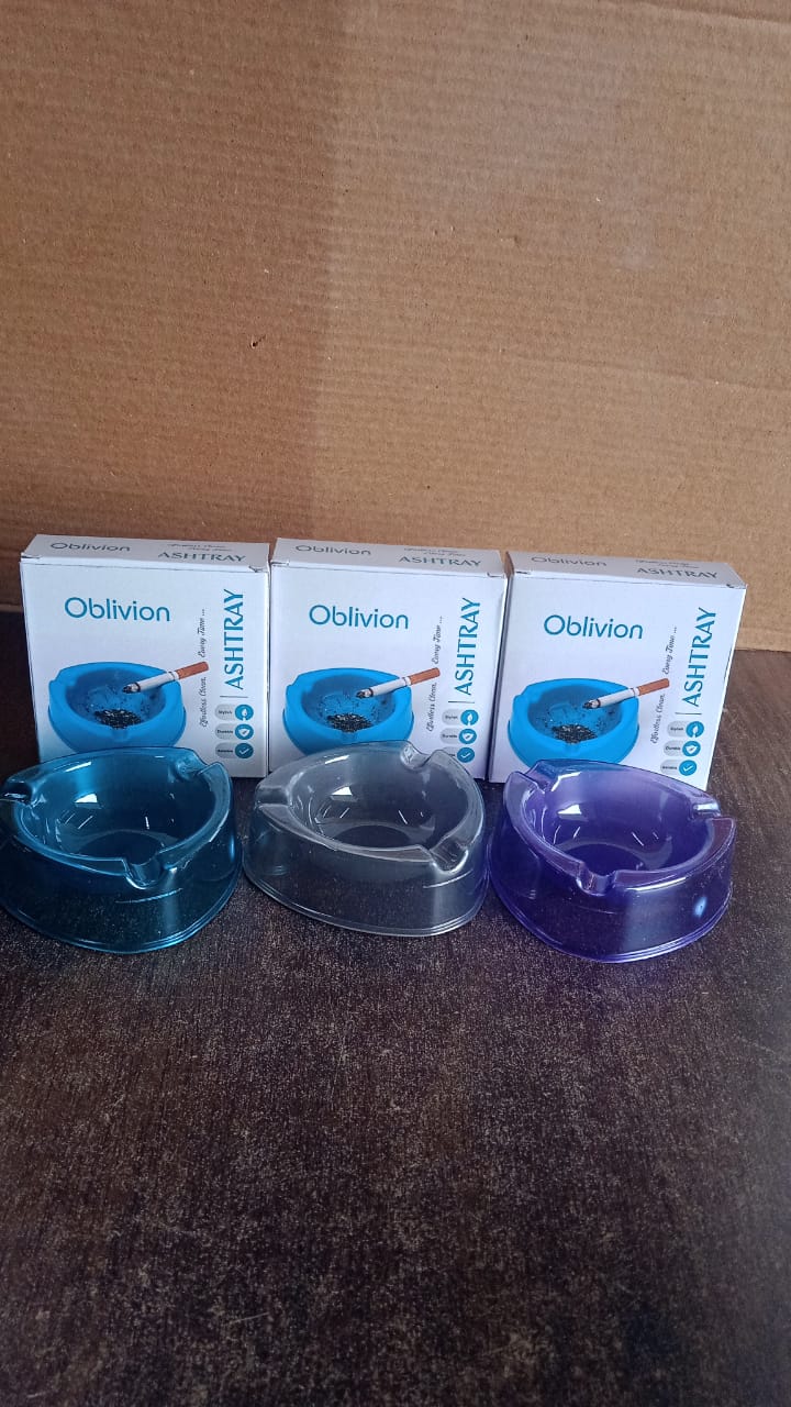 Oblivion Transparent Plastic Ashtray (Mix Color & 1 Pc) Oblivion Transparent Plastic Ashtray (Mix Color & 1 Pc)